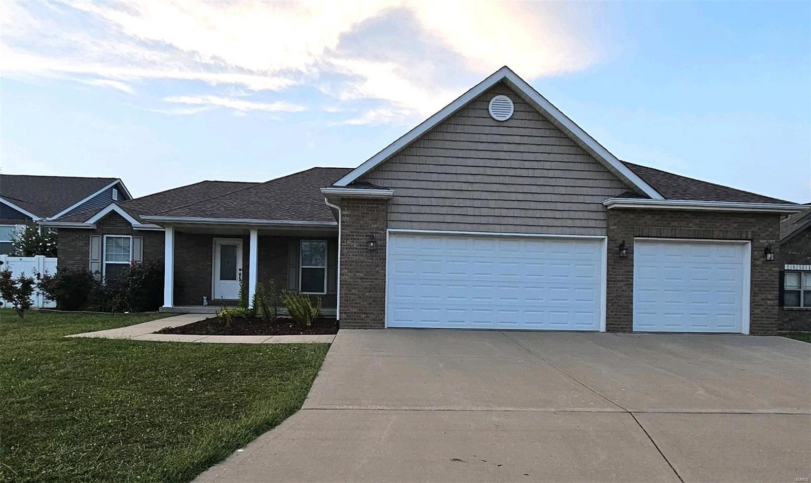 1003 Creekside Drive Waterloo, IL 62298 - Photo 2 of 23