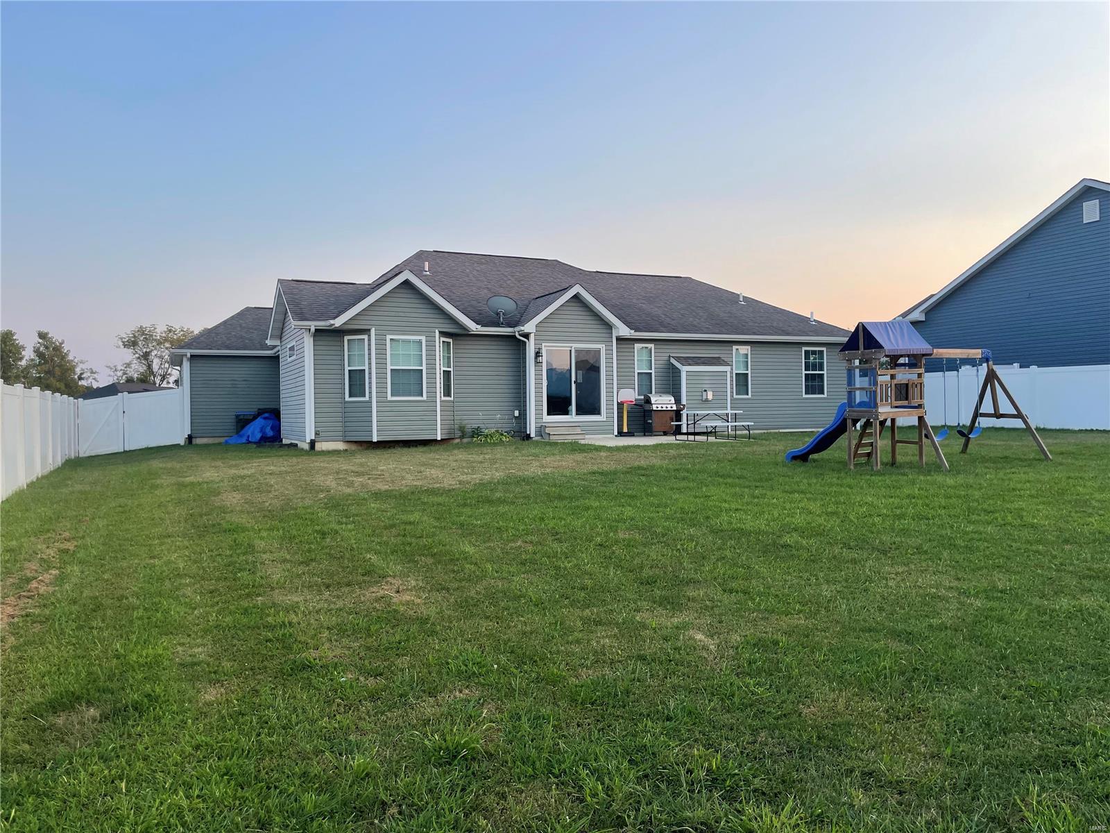 1003 Creekside Drive Waterloo, IL 62298 - Photo 3 of 23