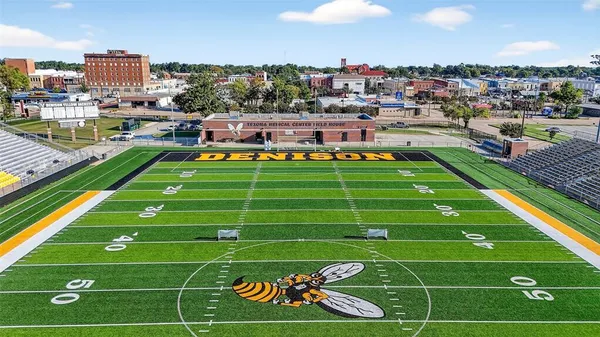 a view of a tennis court