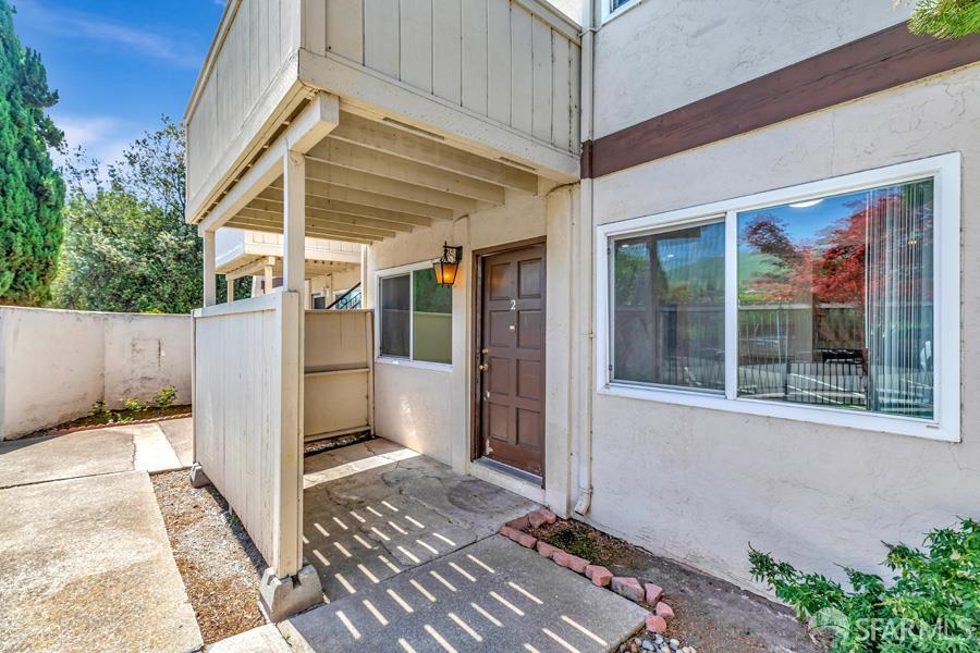 46728 Crawford Street, Unit 2 Fremont, CA 94539 - Photo 8 of 39 a backyard of a house with seating space