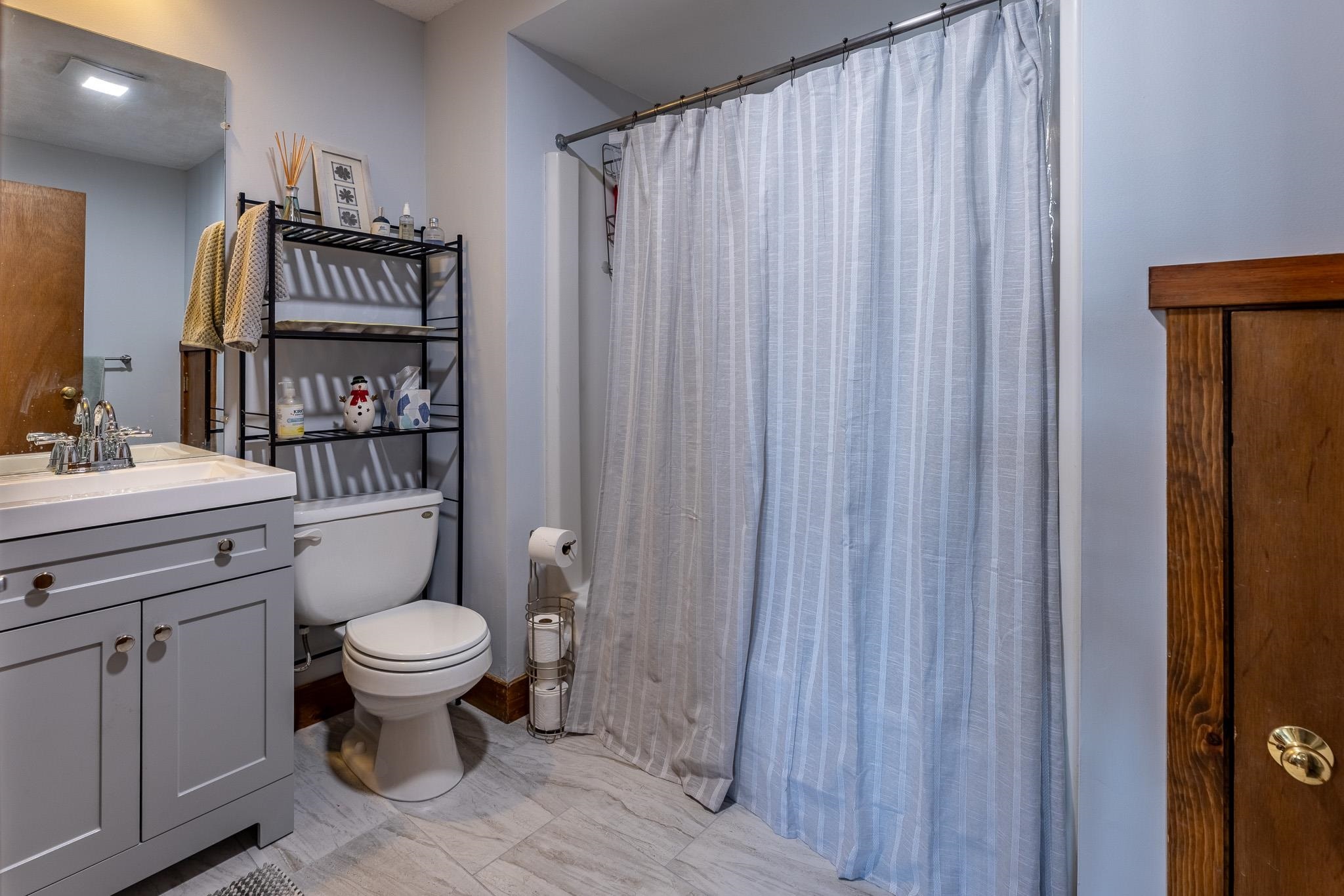 401 Old Quechee Road, Unit 9D Hartford, VT 05059 - Photo 12 of 18 Gallery Image 12