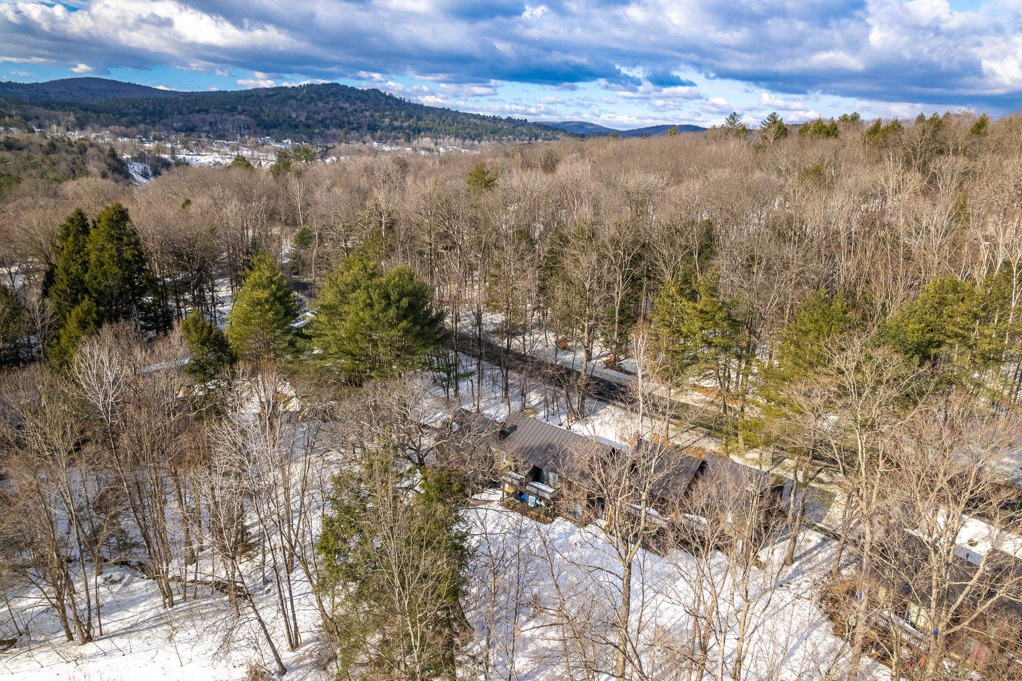 401 Old Quechee Road, Unit 9D Hartford, VT 05059 - Photo 17 of 18 Gallery Image 17