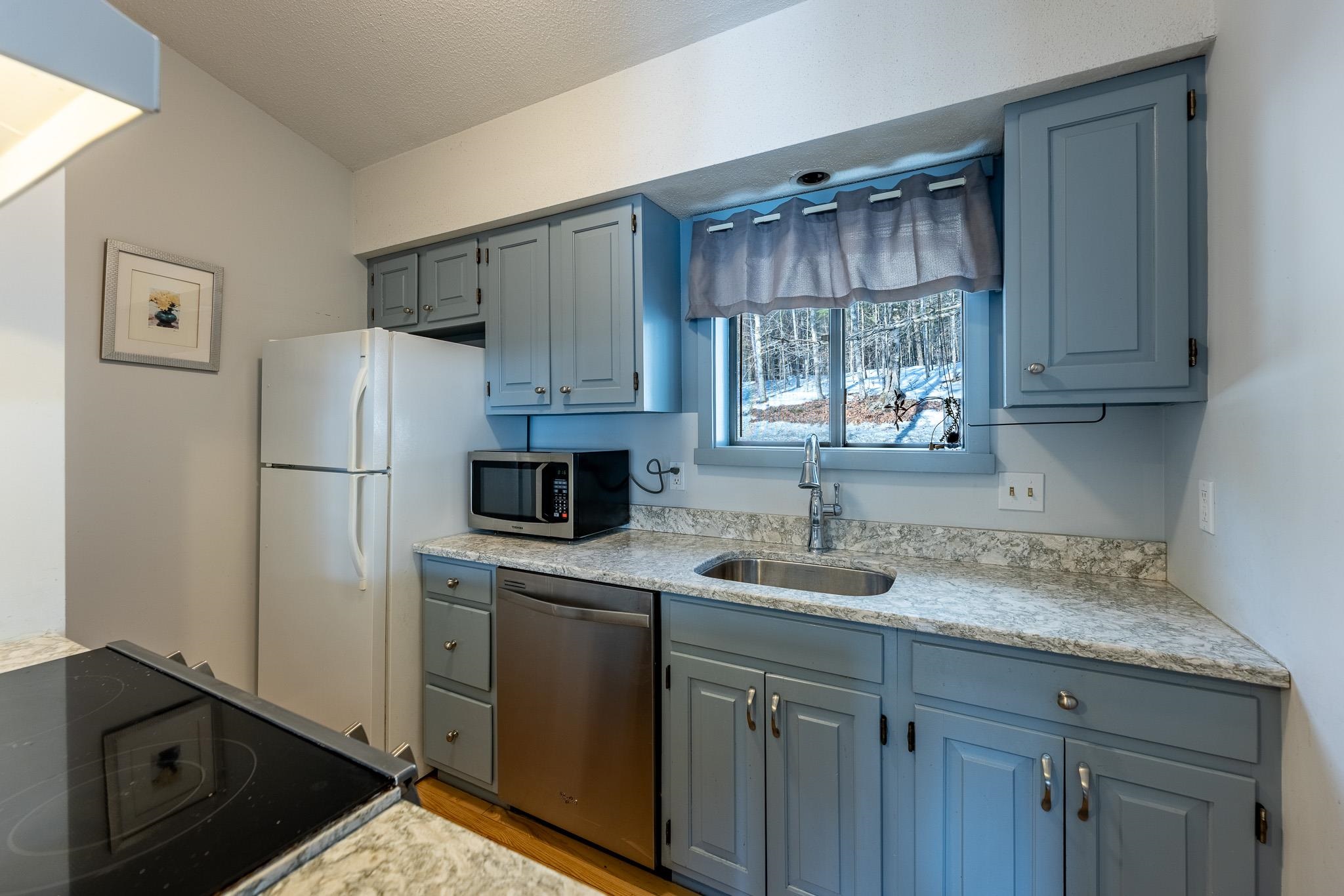 401 Old Quechee Road, Unit 9D Hartford, VT 05059 - Photo 4 of 18 Gallery Image 4