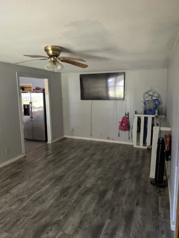 a view of livingroom with furniture