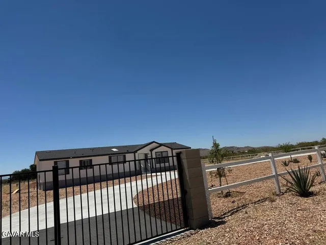 $2,600 | 4300 Backus Road, Mojave, CA 93501