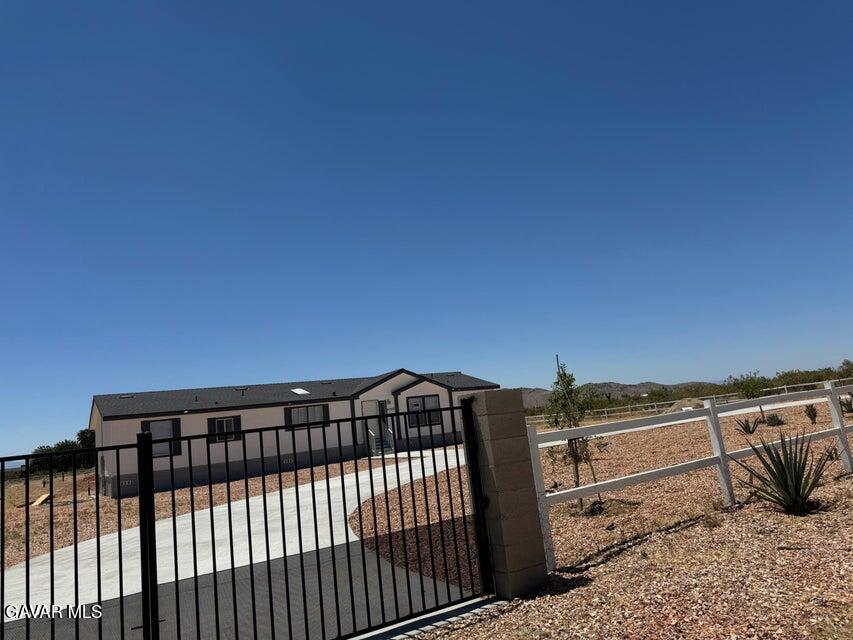 4300 Backus Road Mojave, CA 93501 - Photo 2 of 3 gate1