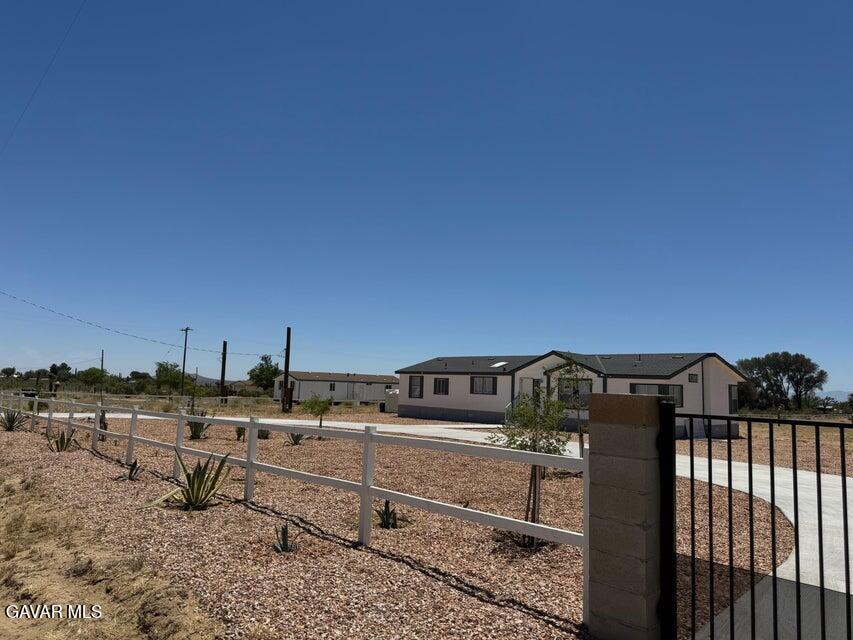 4300 Backus Road Mojave, CA 93501 - Photo 3 of 3 gate2