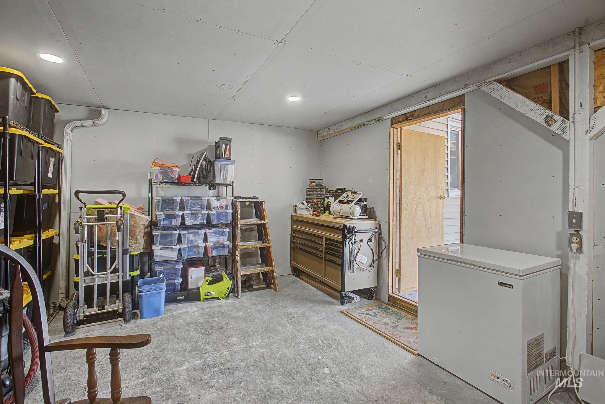 3312 5th Street Lewiston, ID 83501 - Photo 41 of 44 14x16.5 Work shop with All New sheetrock, paint & recessed lighting