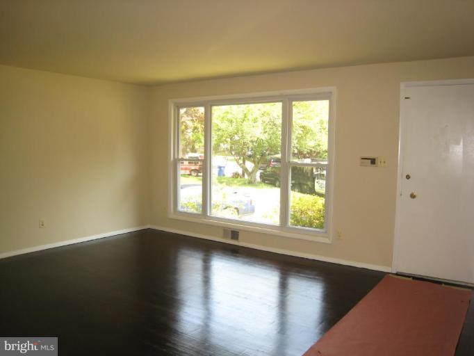 11702 Mentone Road Silver Spring, MD 20906 - Photo 2 of 10 Bright & sunny
