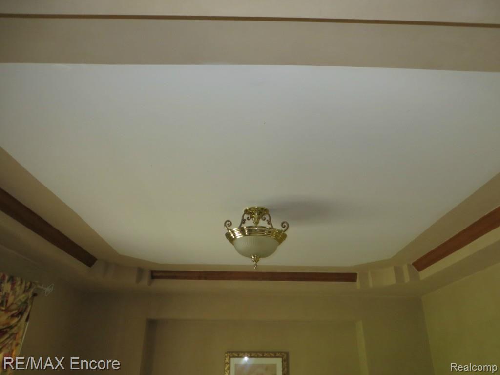 5269 Ridge Trail North Clarkston, MI 48348 - Photo 9 of 28 Living Room Ceiling Detail