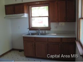 215 North Fieldcrest Road Decatur, IL 62522 - Photo 4 of 13