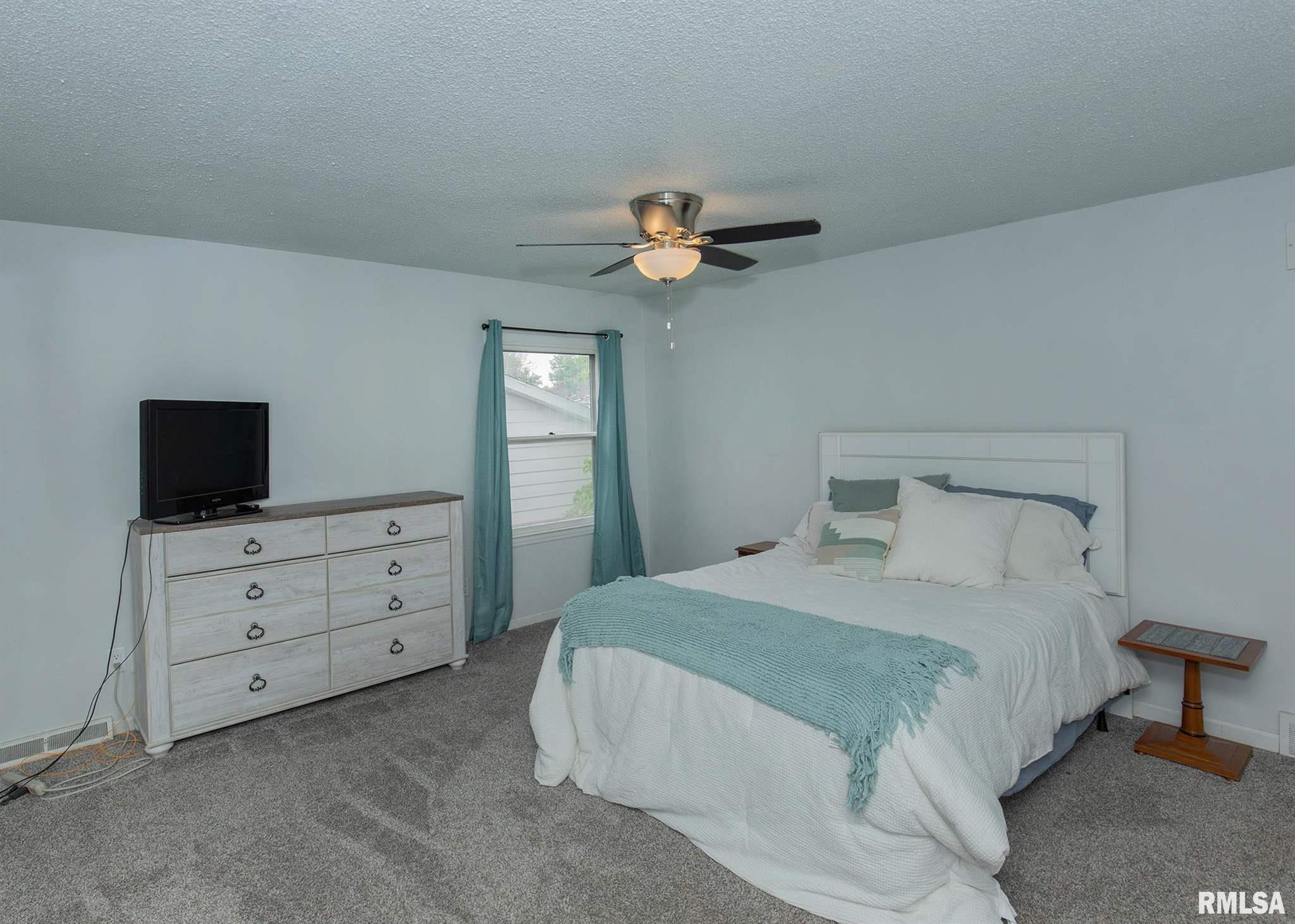 3427 Fairhaven Road Davenport, IA 52807 - Photo 11 of 34 Gallery Image 11