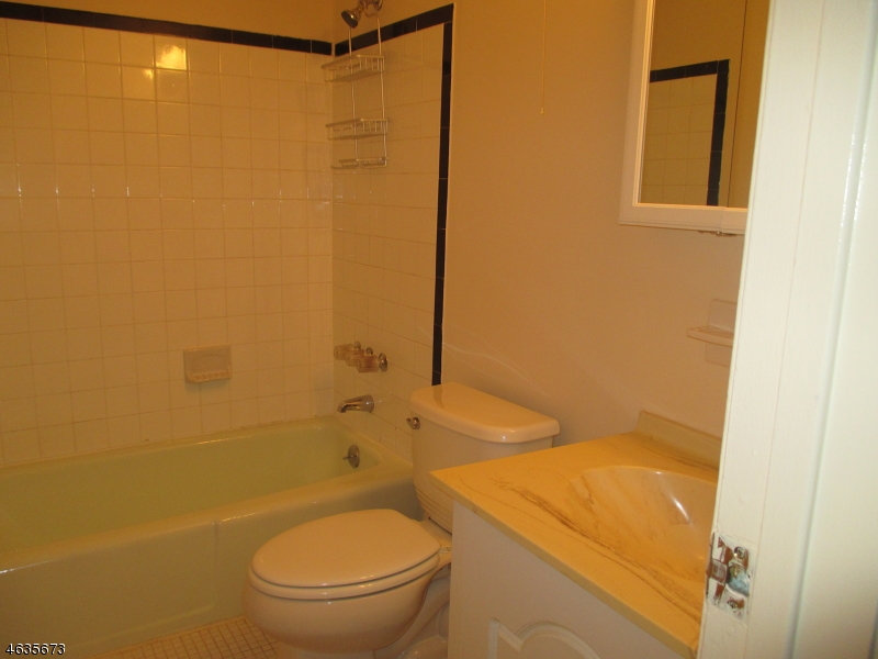 181 Long Hill Road, Unit K1 Little Falls, NJ 07424 - Photo 9 of 11 a bathroom with a toilet and a shower