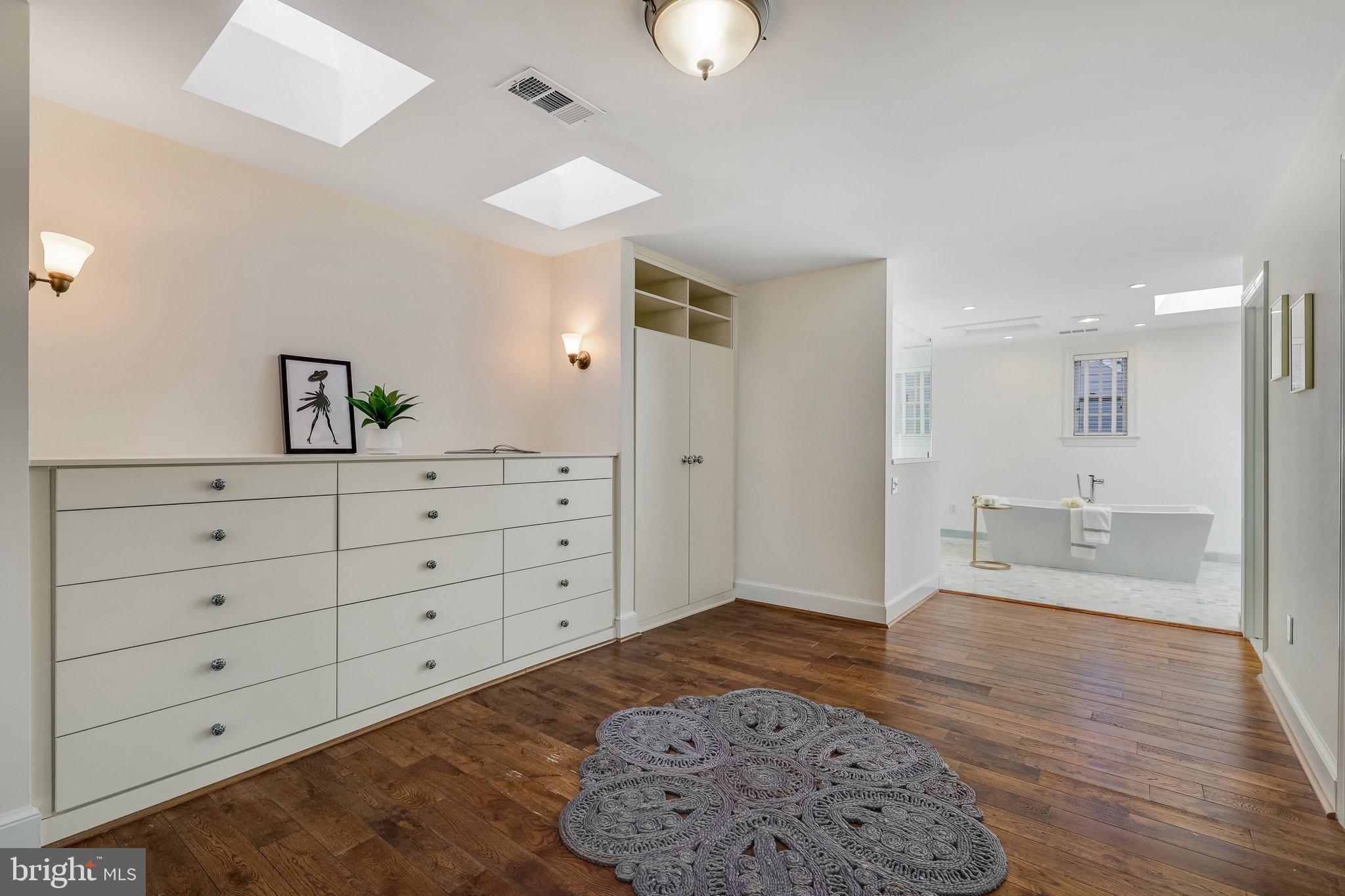 7259 Spring Side Way McLean, VA 22101 - Photo 18 of 37 Dressing Area
