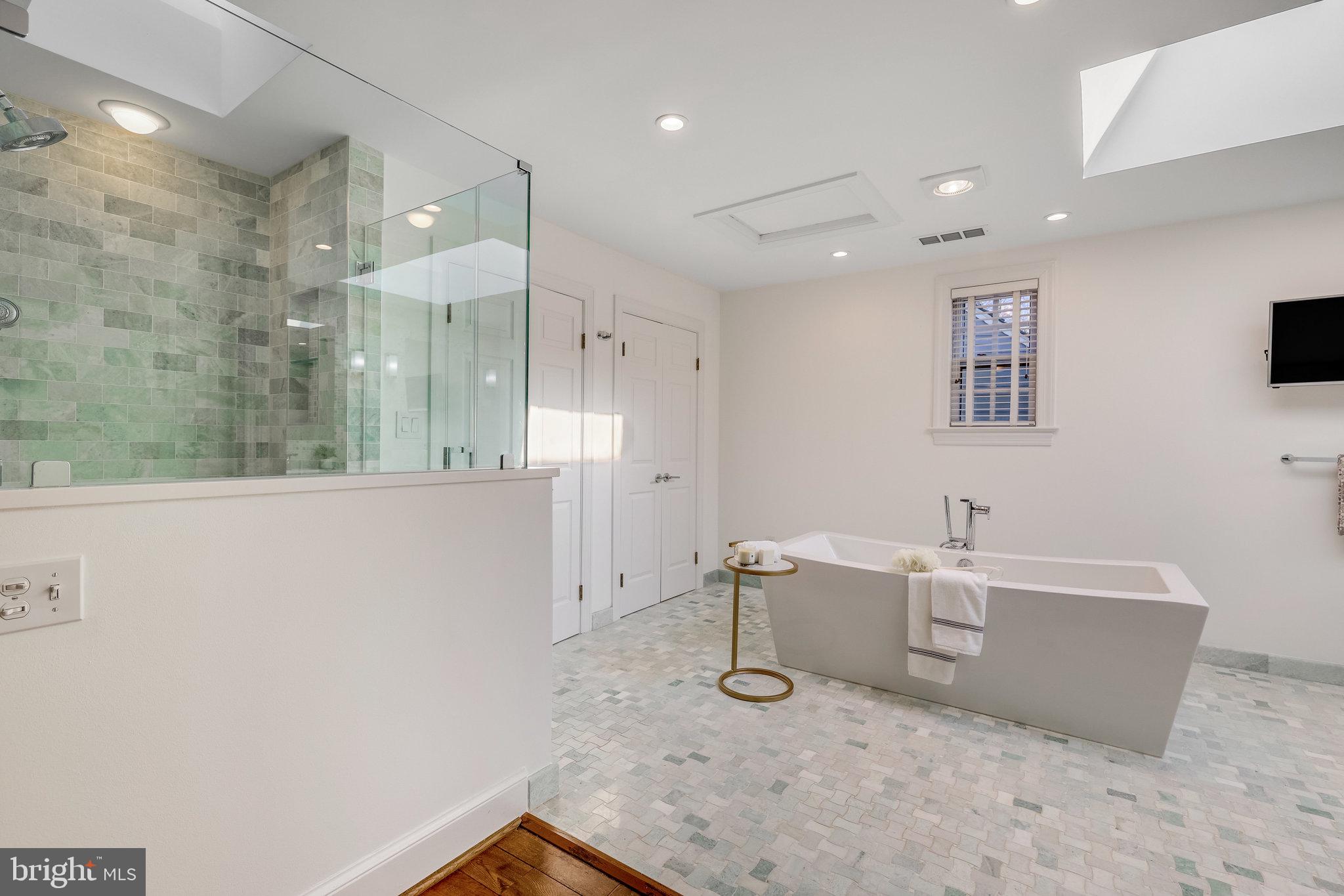 7259 Spring Side Way McLean, VA 22101 - Photo 19 of 37 Primary Bathroom