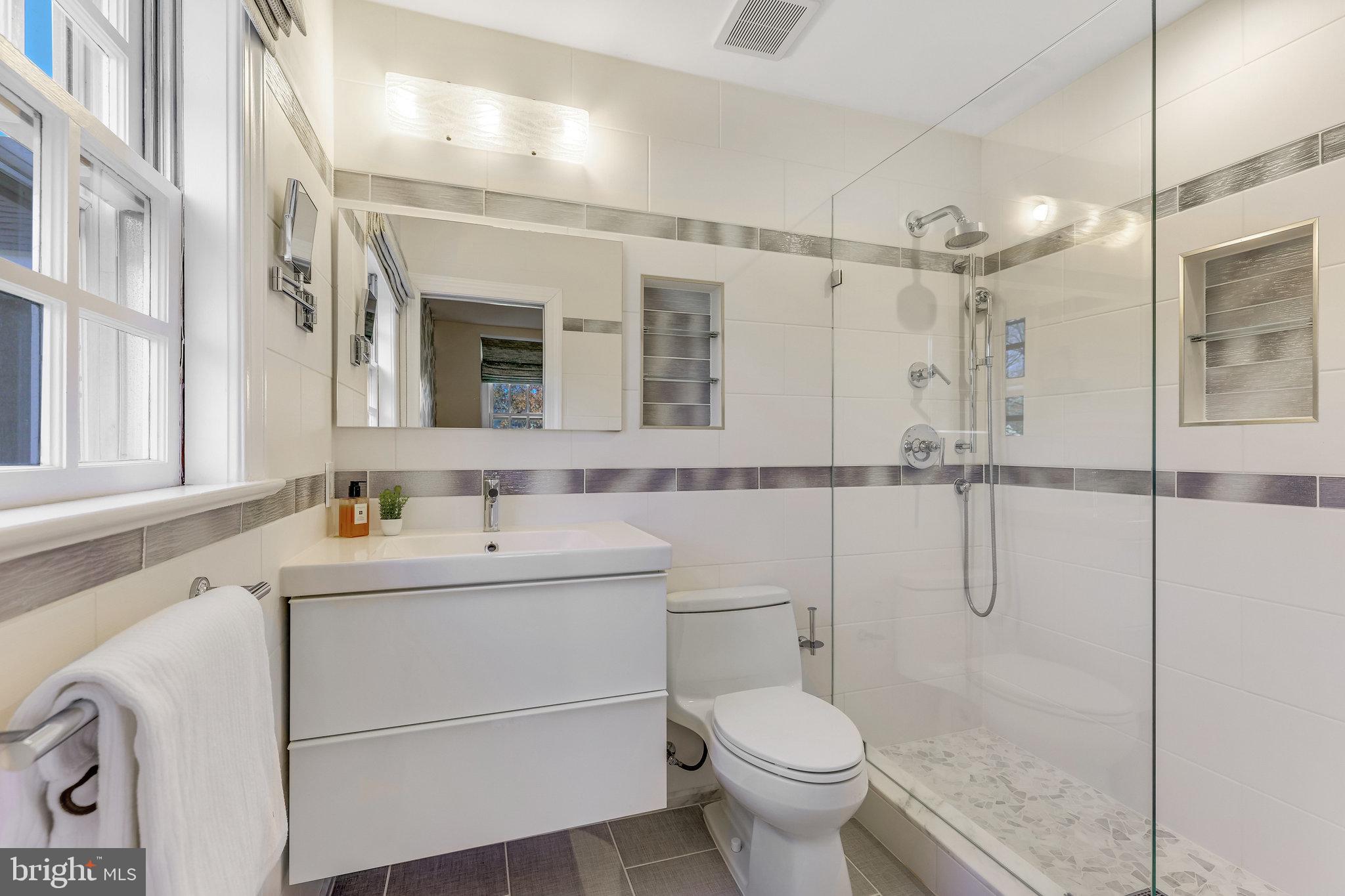 7259 Spring Side Way McLean, VA 22101 - Photo 26 of 37 Ensuite Bathroom