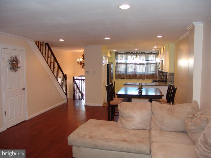 4210 Lawnside Road Philadelphia, PA 19154 - Photo 2 of 25 Living Room