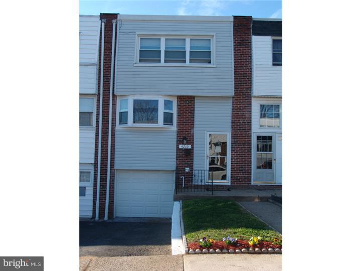 4210 Lawnside Road Philadelphia, PA 19154 - Photo 3 of 25 Exterior Front