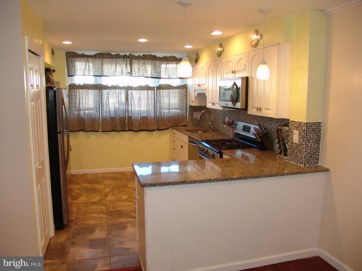 4210 Lawnside Road Philadelphia, PA 19154 - Photo 4 of 25 Kitchen