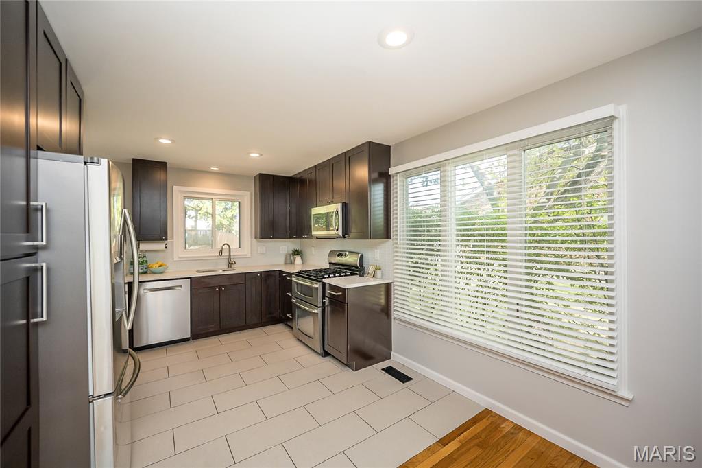 8831 Pine Avenue St. Louis, MO 63144 - Photo 12 of 50