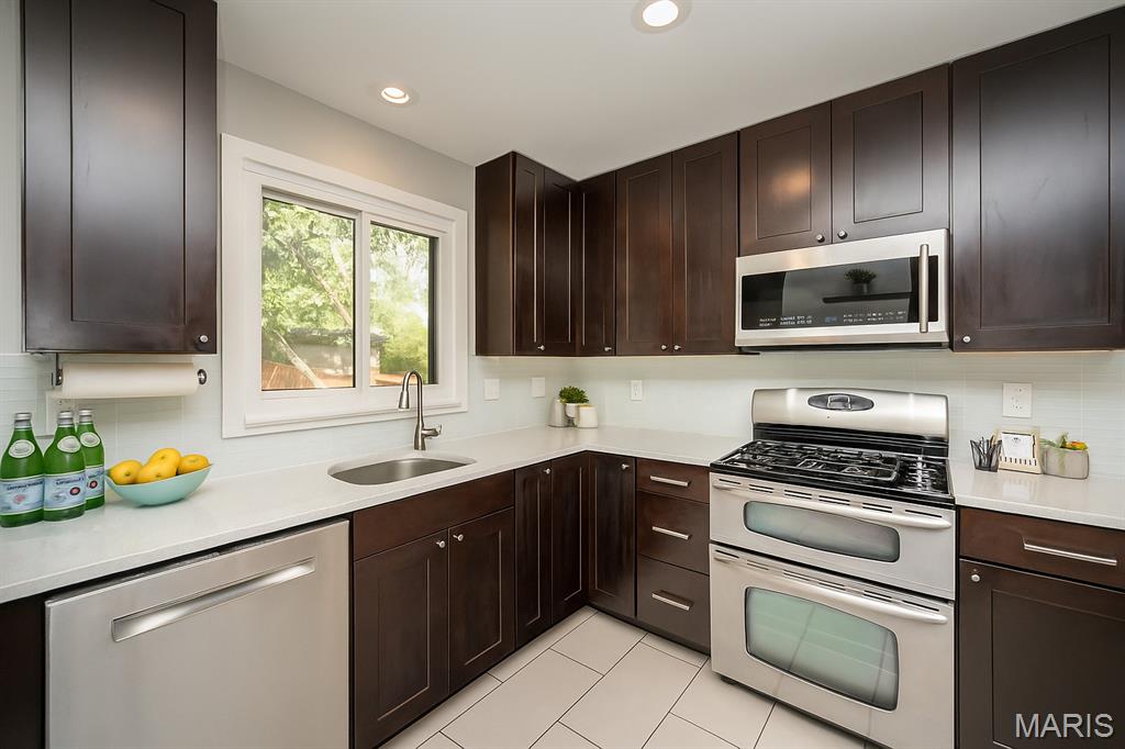 8831 Pine Avenue St. Louis, MO 63144 - Photo 14 of 50