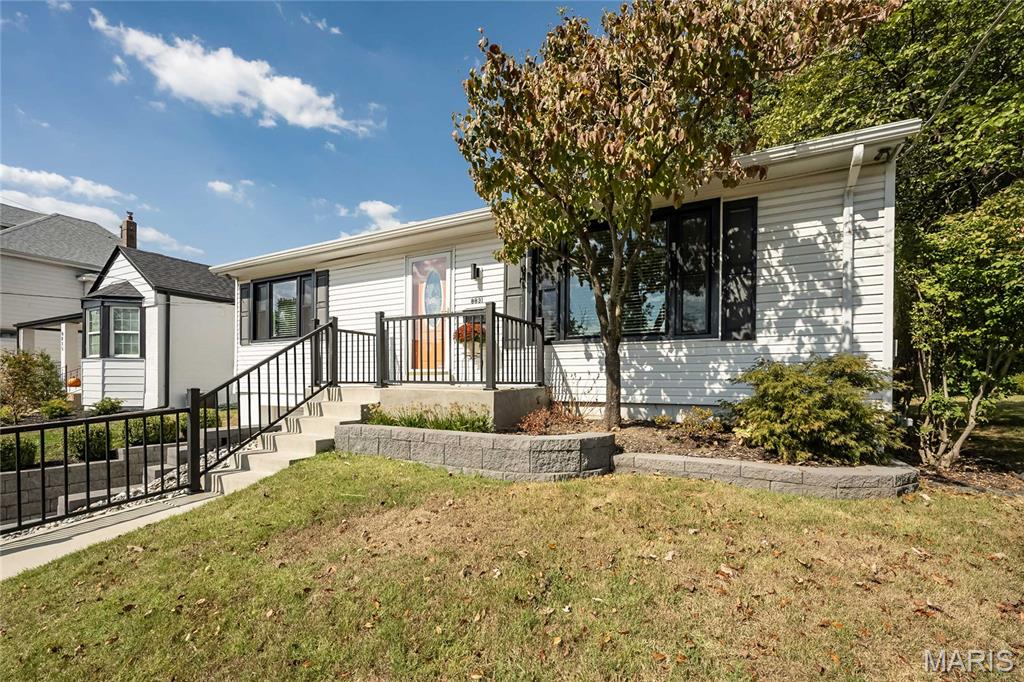 8831 Pine Avenue St. Louis, MO 63144 - Photo 2 of 50