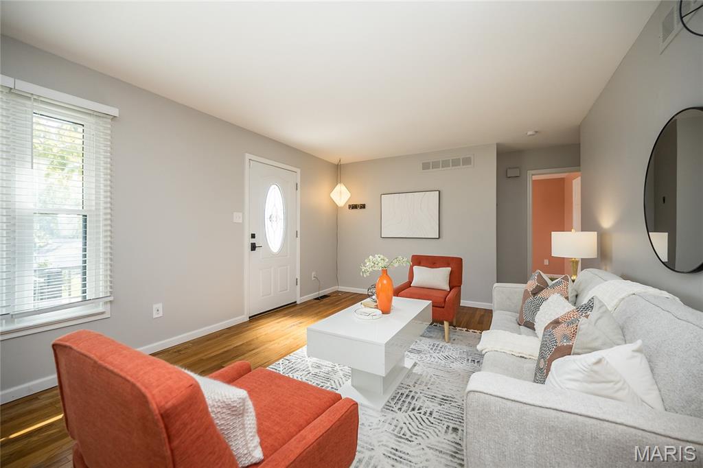 8831 Pine Avenue St. Louis, MO 63144 - Photo 6 of 50