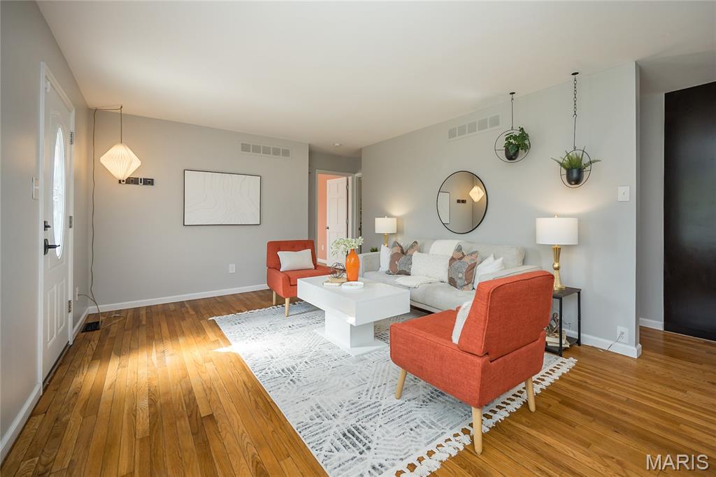 8831 Pine Avenue St. Louis, MO 63144 - Photo 7 of 50