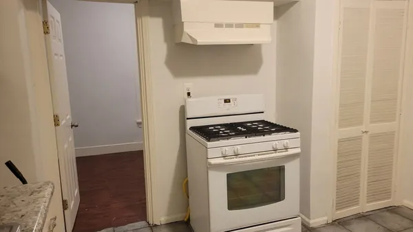 $1,150 | 169 East 23rd Street, Unit 2F, Chicago Heights, IL 60411