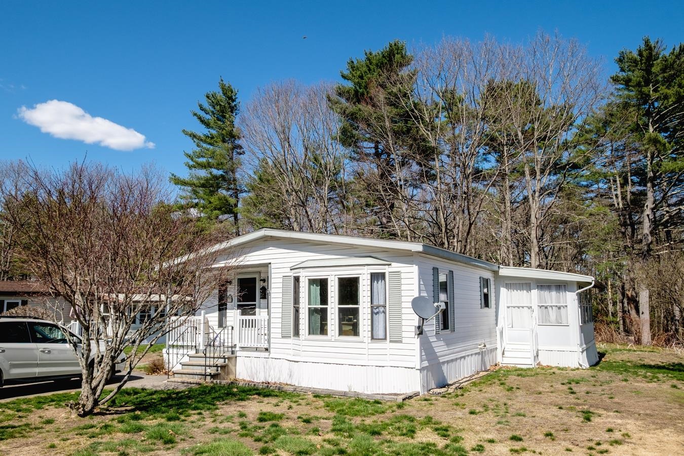 53 Monadnock Drive Rochester, NH 03867 - Photo 2 of 33