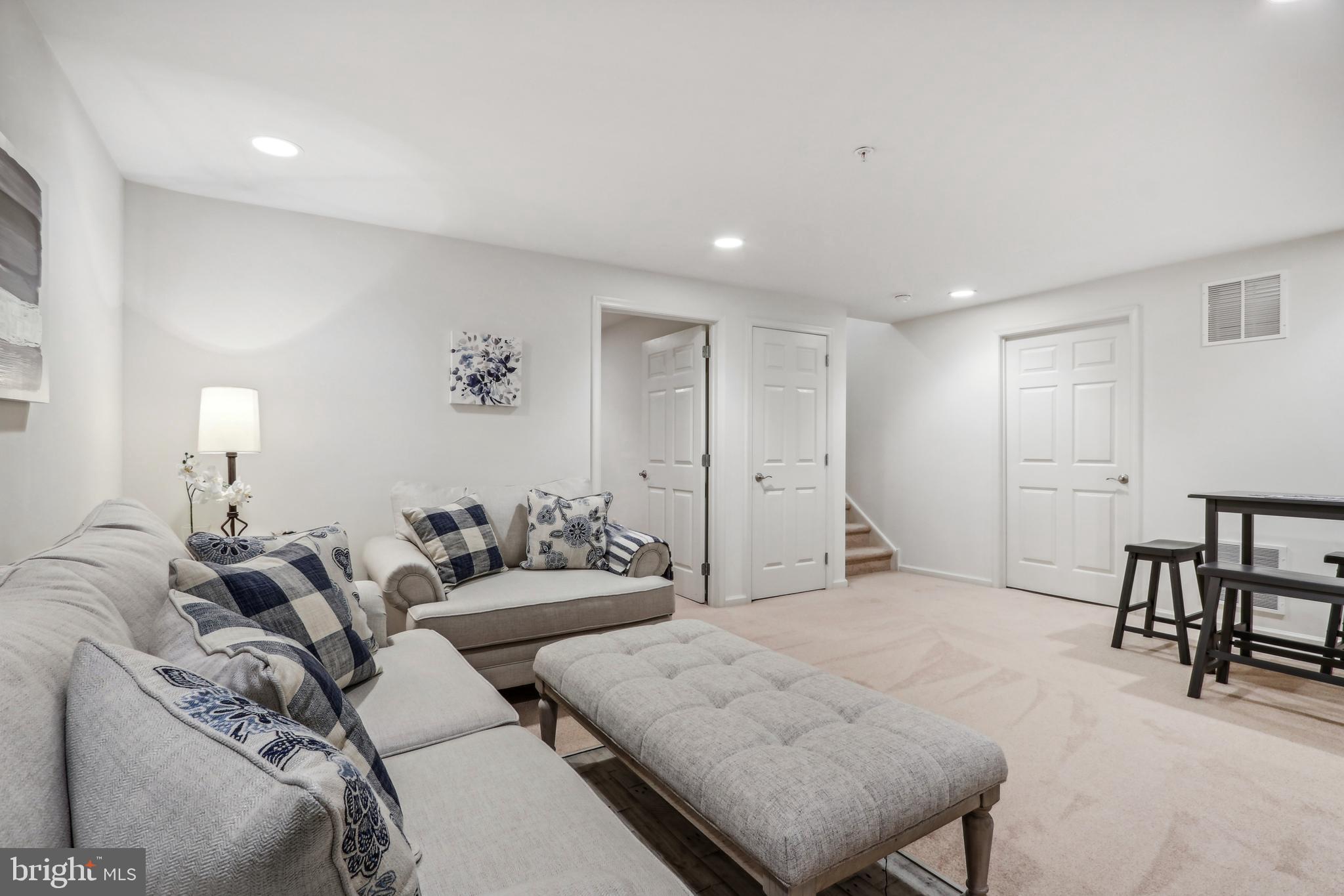 705 Ridgeview Court Sellersville, PA 18960 - Photo 8 of 21 a living room with furniture