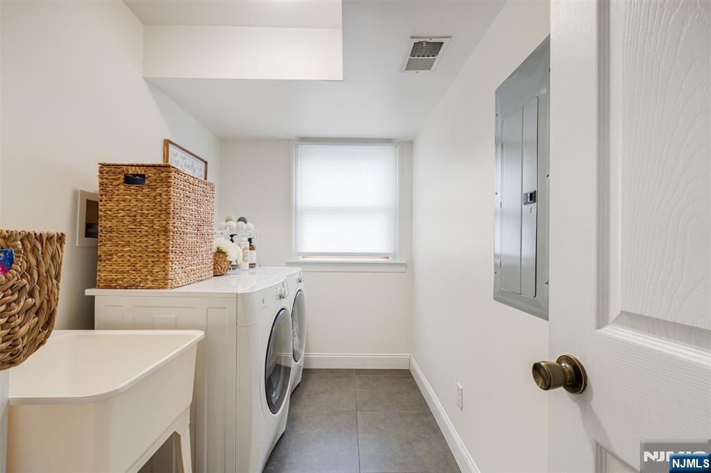 8 Dean Court Rutherford, NJ 07070 - Photo 25 of 31