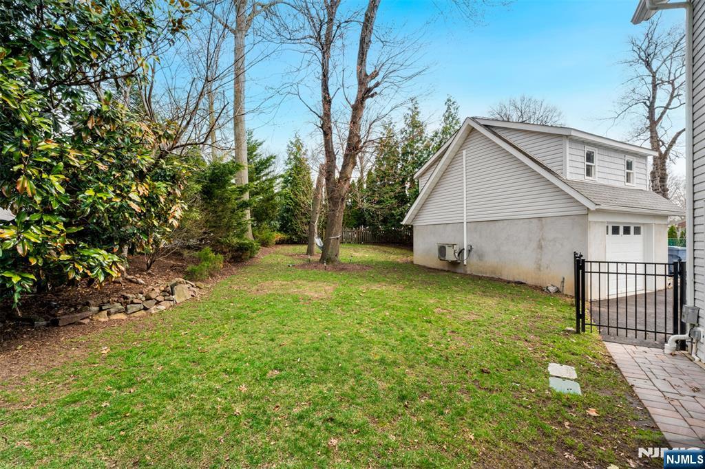 8 Dean Court Rutherford, NJ 07070 - Photo 27 of 31