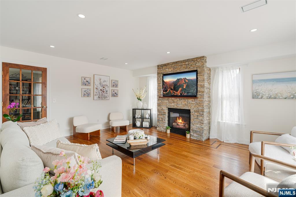 8 Dean Court Rutherford, NJ 07070 - Photo 3 of 31