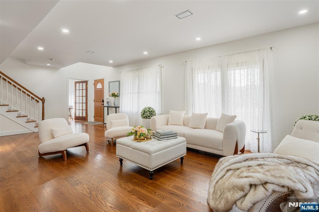 8 Dean Court Rutherford, NJ 07070 - Photo 6 of 31