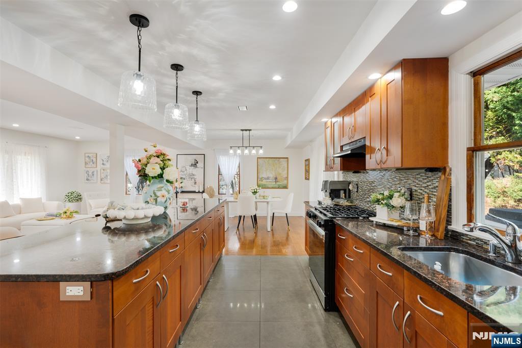 8 Dean Court Rutherford, NJ 07070 - Photo 10 of 31