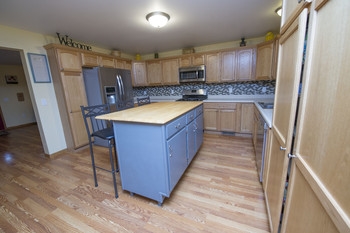 898 South 11 Mile Road Midland, MI 48640 - Photo 4 of 20 1839819-3.JPG