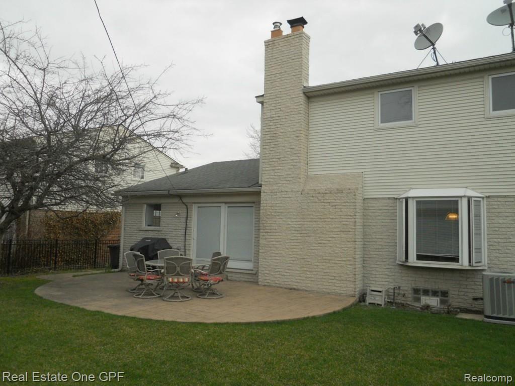 723 Canterbury Road Grosse Pointe, MI 48236 - Photo 29 of 30 29 DSCN1639.jpg