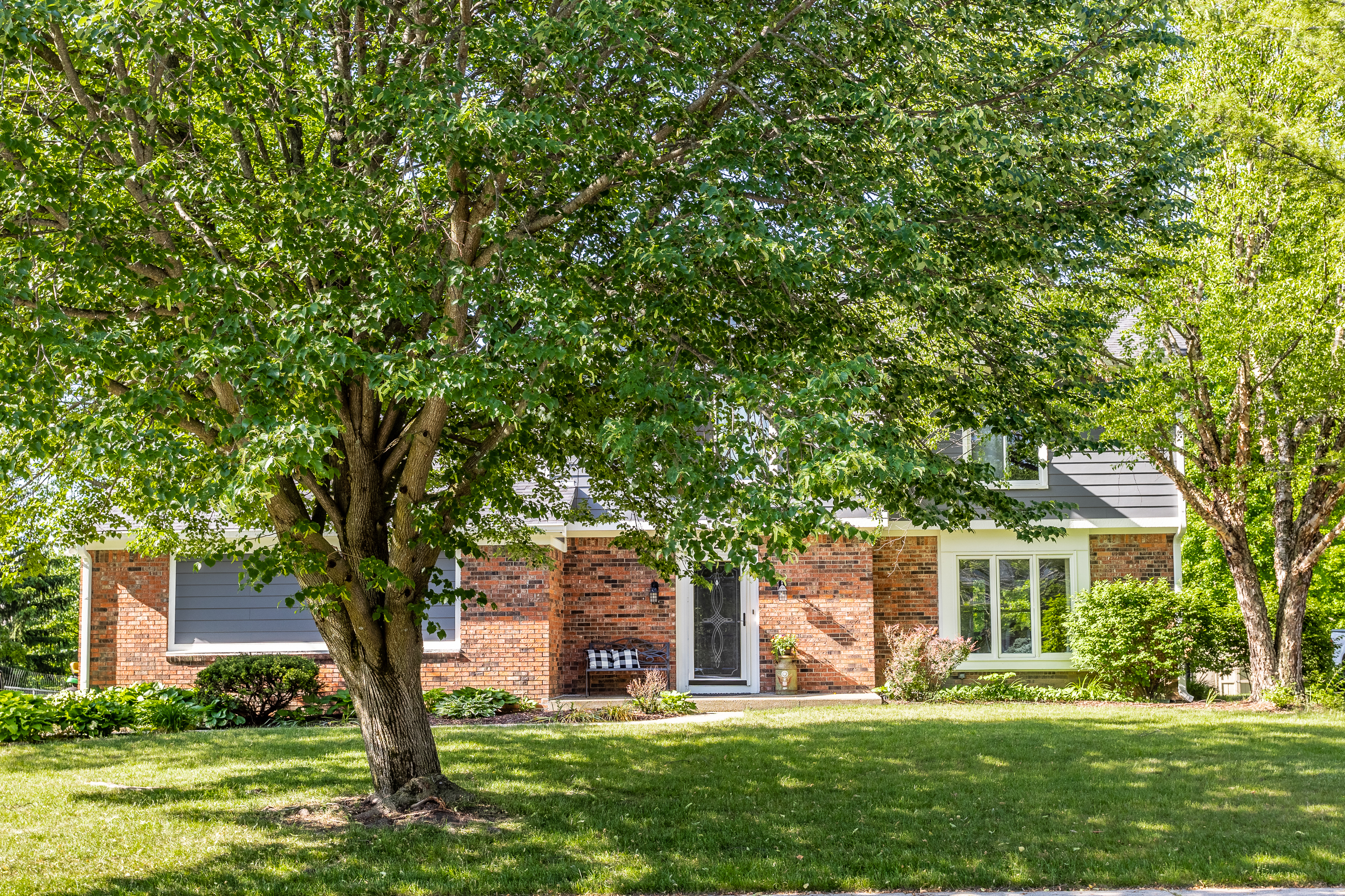 827 Bennett Road Carmel, IN 46032 - Photo 3 of 39