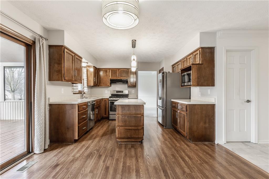 827 Bennett Road Carmel, IN 46032 - Photo 5 of 39
