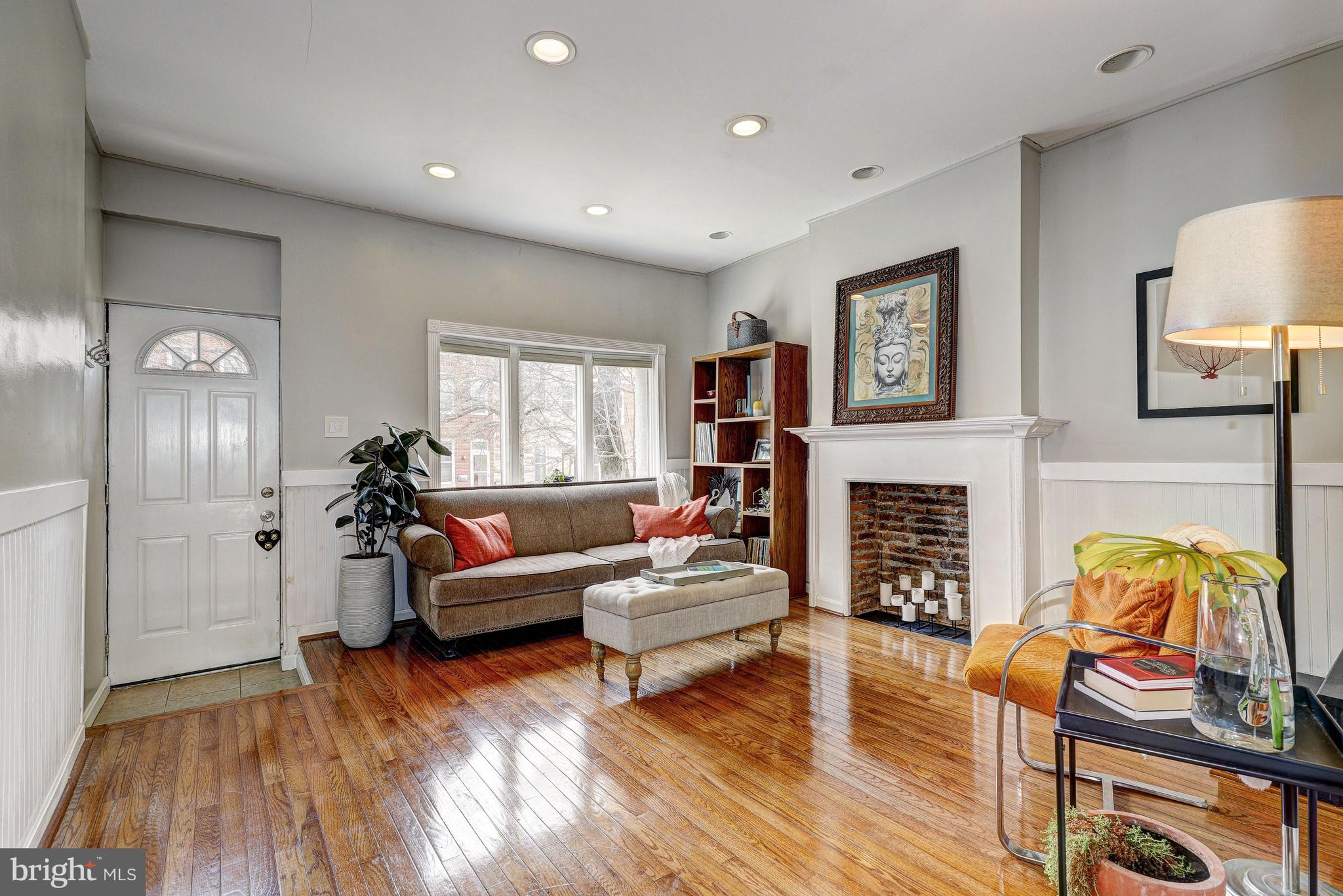 2944 Keswick Road Baltimore, MD 21211 - Photo 3 of 31 Living Room