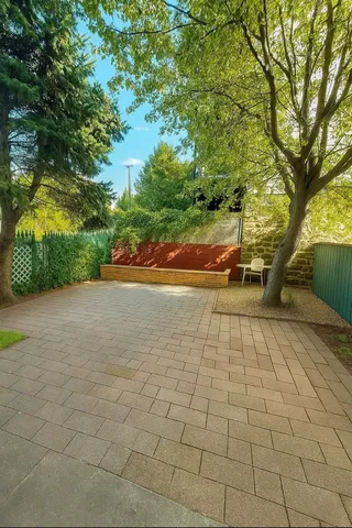 a view of an outdoor space