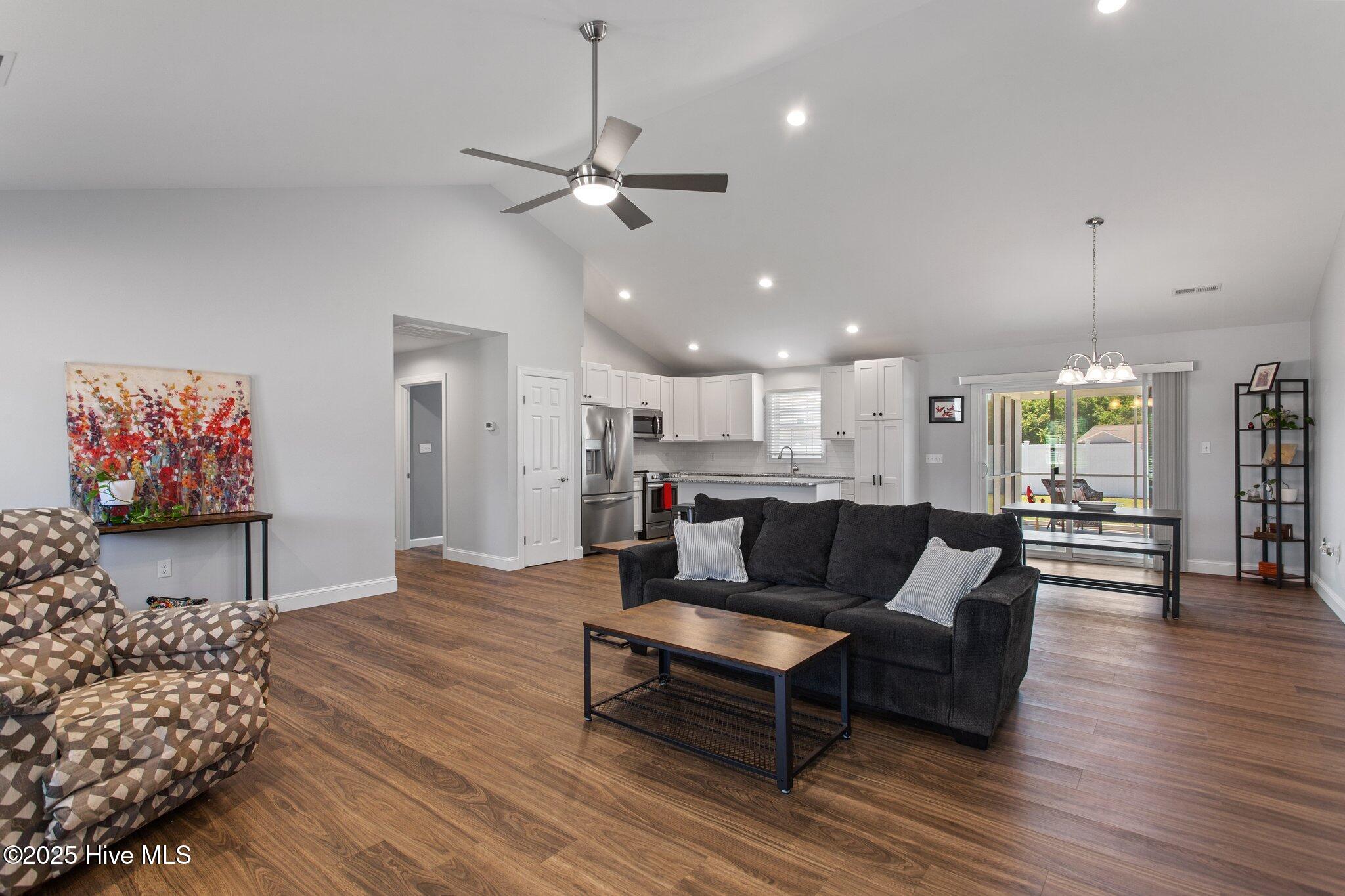 107 Mill Creek Road Edenton, NC 27932 - Photo 3 of 31 Living Room
