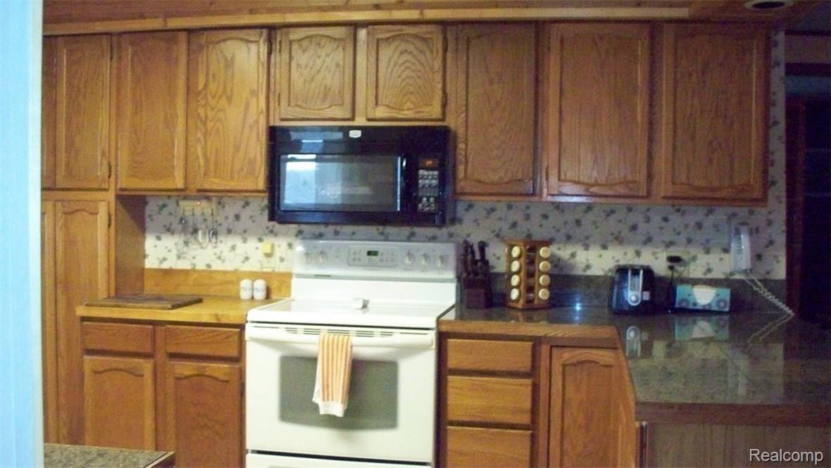 2820 South Elba Road Lapeer, MI 48446 - Photo 10 of 52 100_0691.jpg