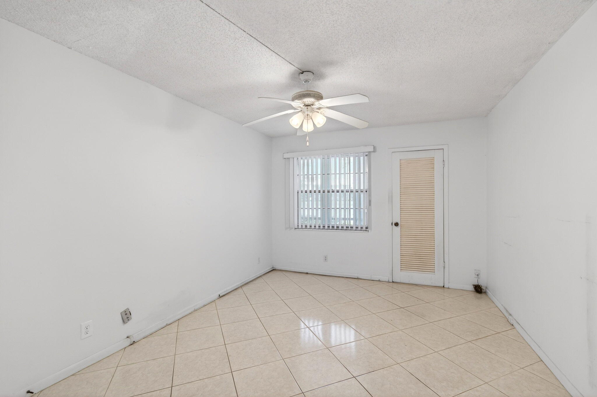 1009 Hythe A Boca Raton, FL 33434 - Photo 8 of 79 21-web-or-mls-DSC_3854