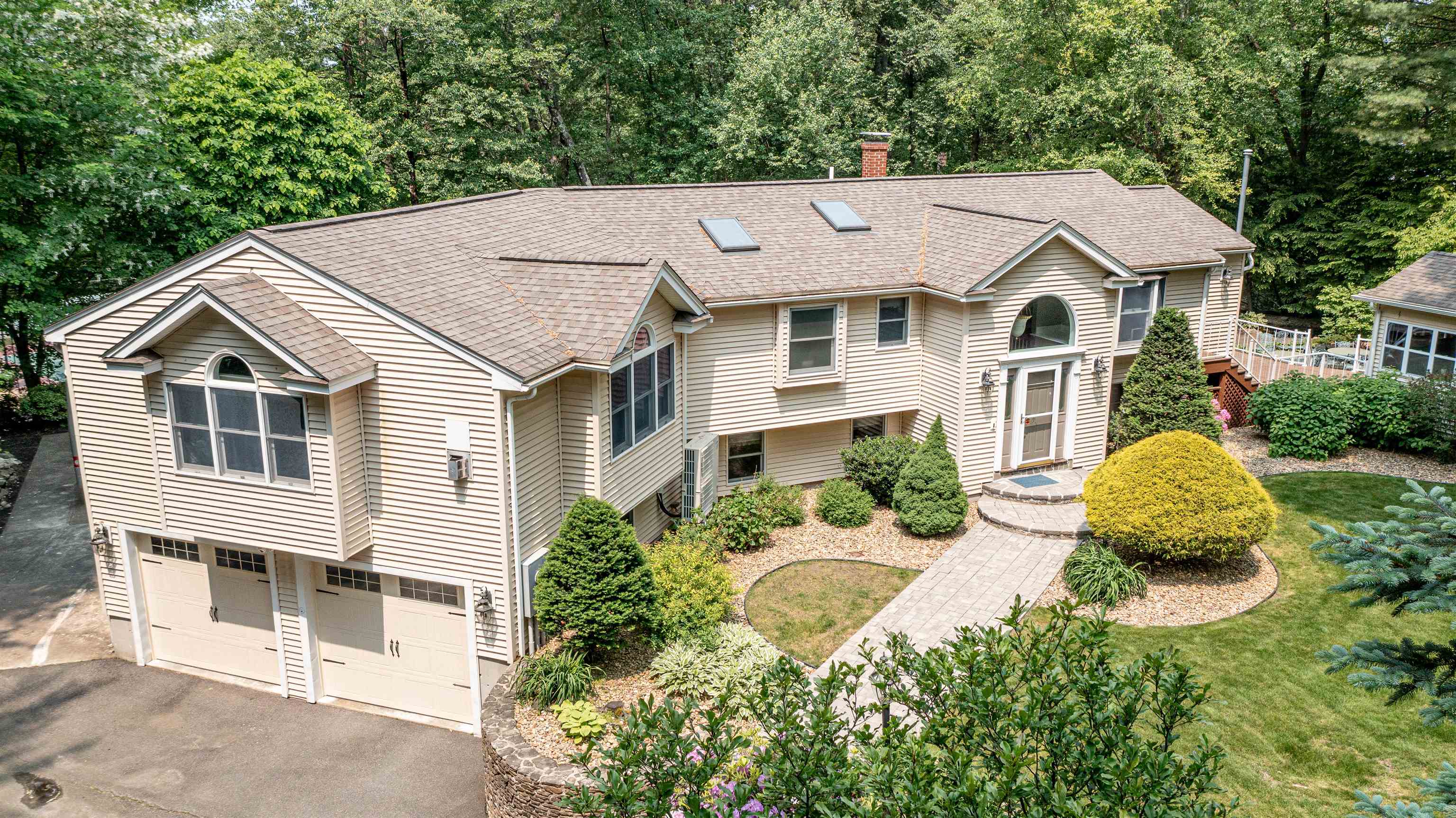 97 Shannon Road Salem, NH 03079 - Photo 3 of 60 Gallery Image 3
