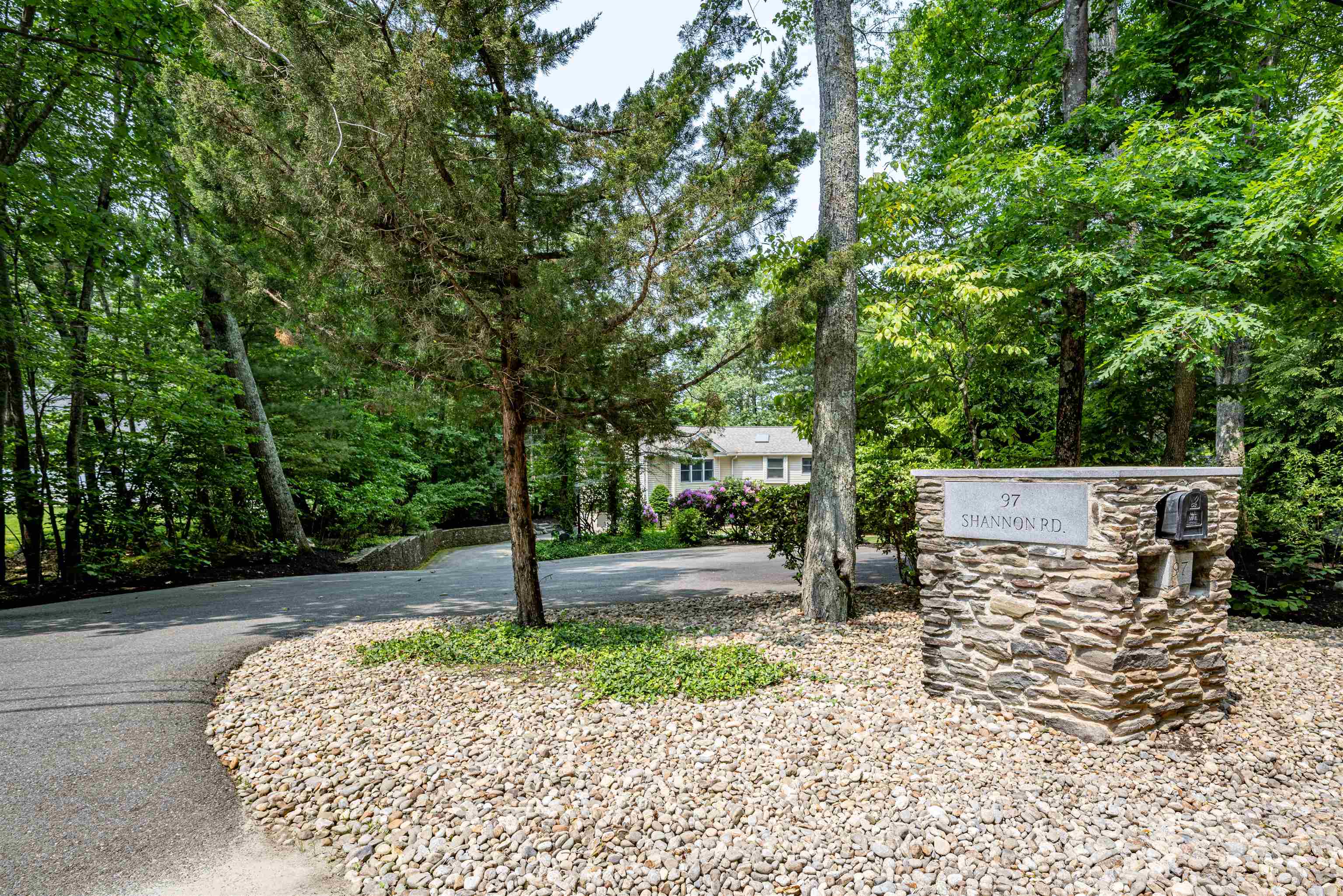 97 Shannon Road Salem, NH 03079 - Photo 4 of 60 Gallery Image 4
