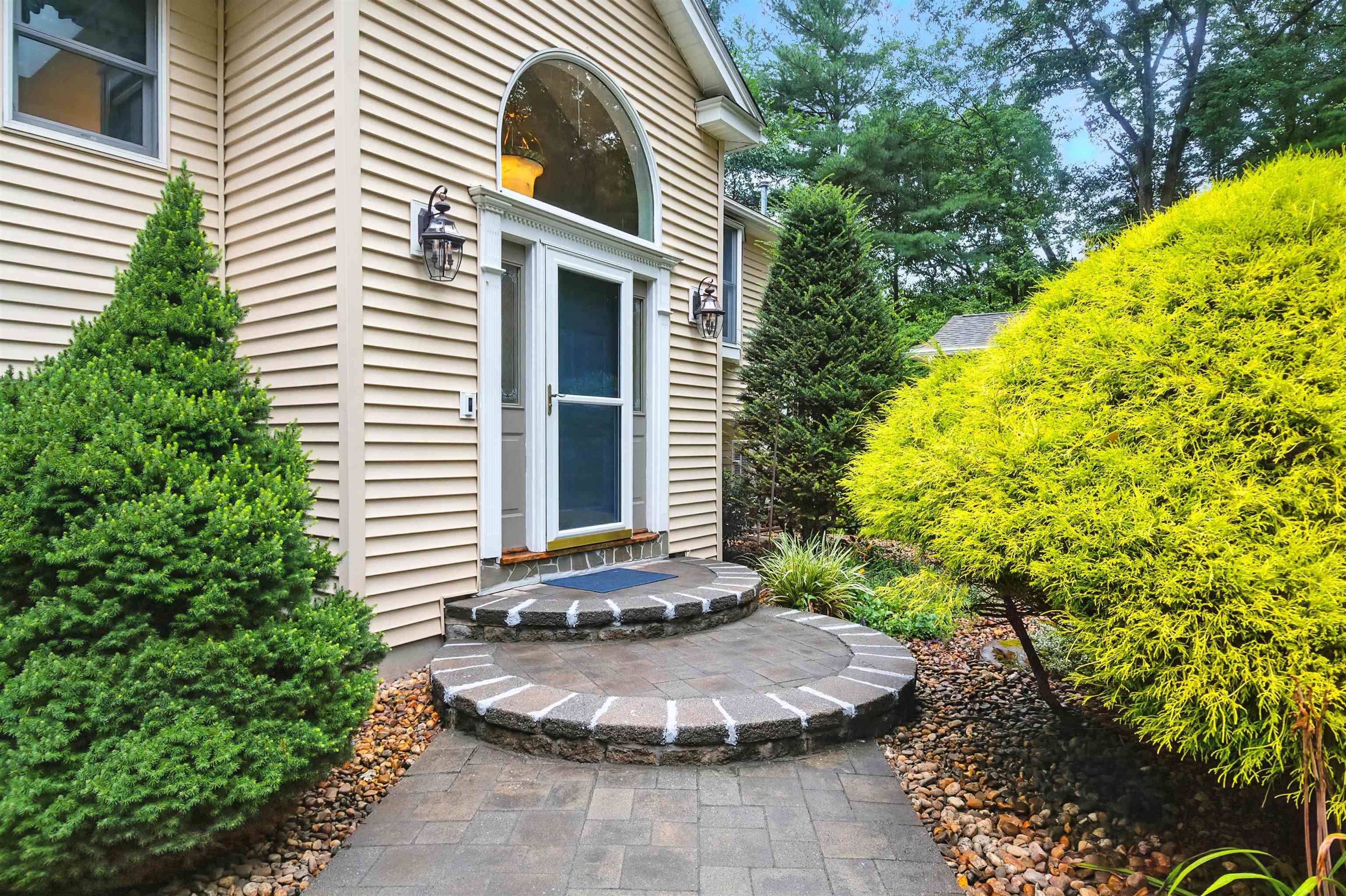 97 Shannon Road Salem, NH 03079 - Photo 6 of 60 Gallery Image 6