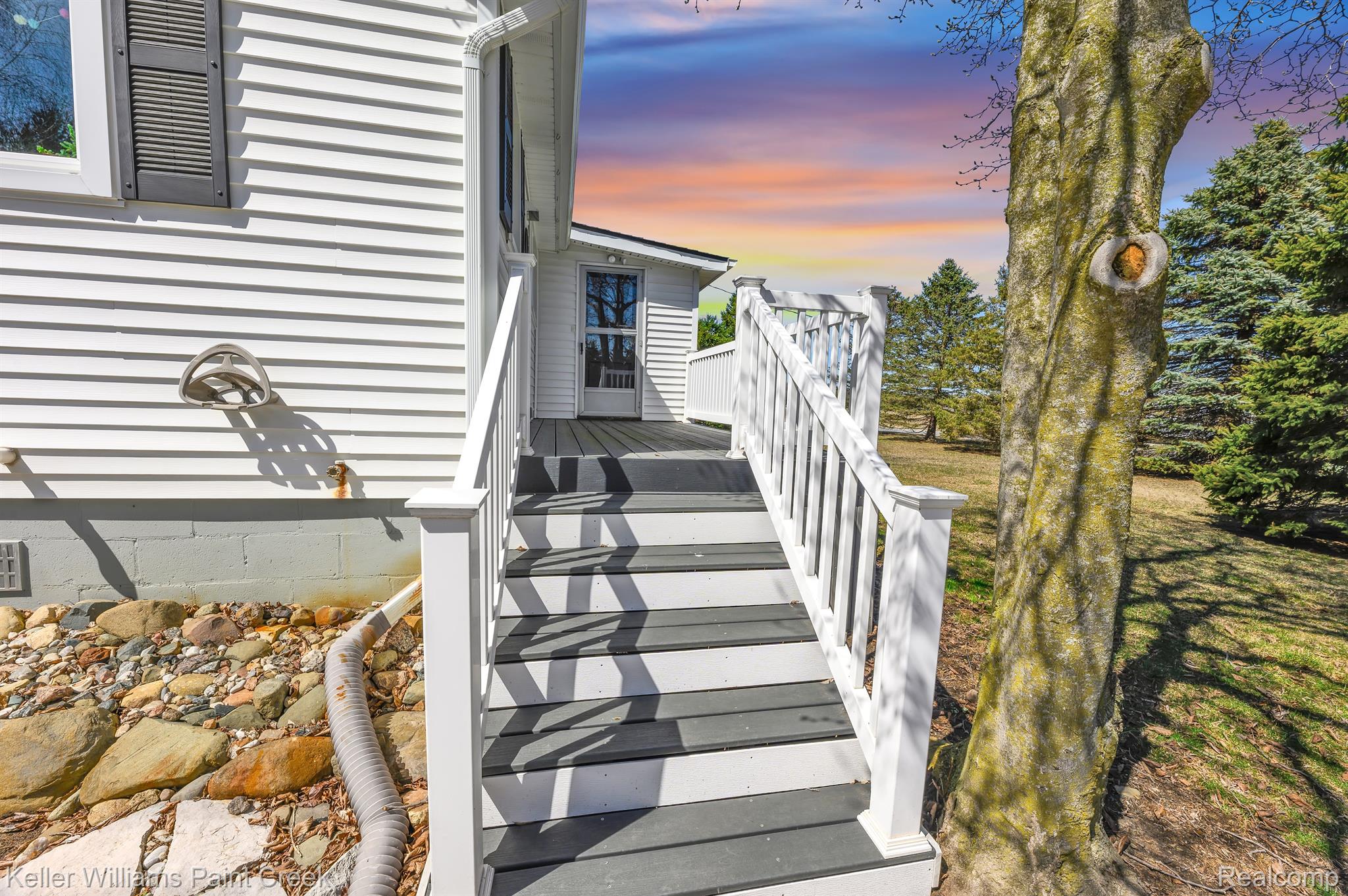 8791 Rattle Run Road Columbus, MI 48063 - Photo 33 of 99 Maintenance free trek decking
