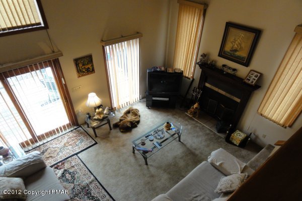 6024 Decker Road Bushkill, PA 18324 - Photo 3 of 11 Living room